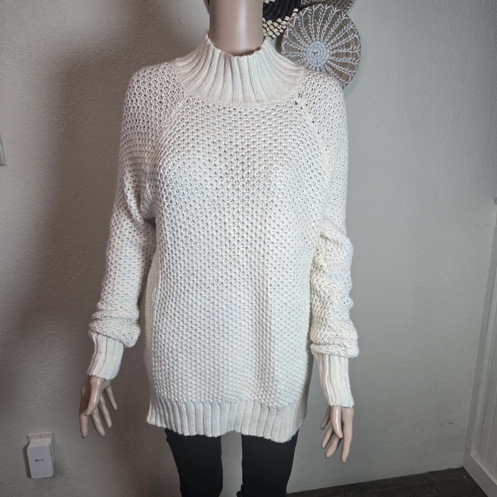 American Eagle Women’s Sweater Size Medium White Knit Pullover Cozy